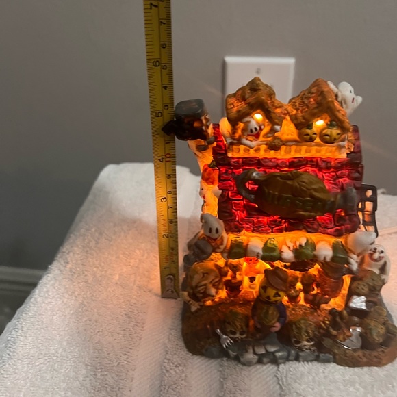 NIB VINTAGE SPOOKY HOLLOW “NURSERY “ PORCELAIN LIGHT UP HOUSE - Picture 7 of 10